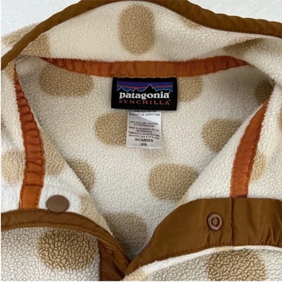 Patagonia Polka Dot Snap T Synchilla Fleece Pullover
Cream, Beige and Brown - Picture 6 of 10